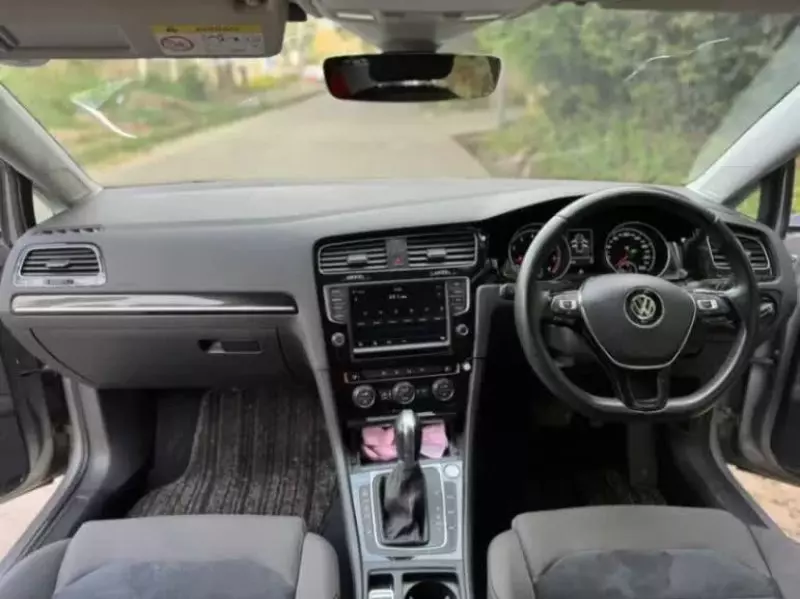 Volkswagen Golf   - 2017
