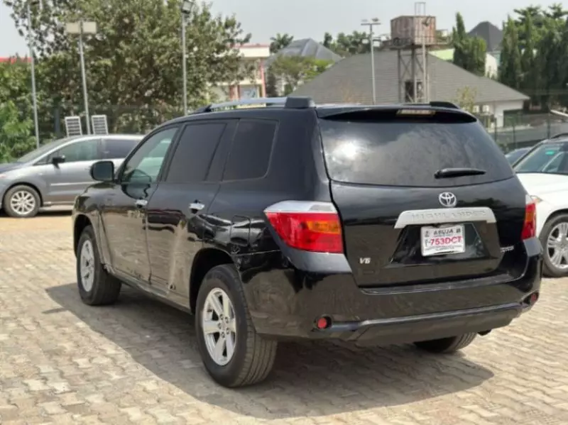 Toyota Highlander   - 2011