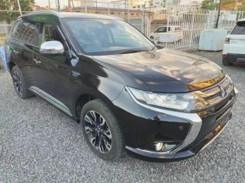 Mitsubishi Outlander hybrid    - 2016