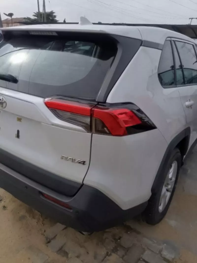 Toyota RAV 4   - 2021