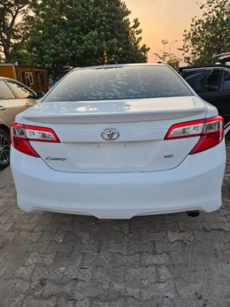 Toyota Camry   - 2014