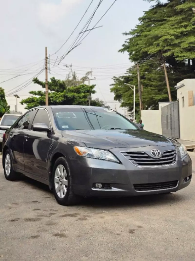 Toyota Camry   - 2009
