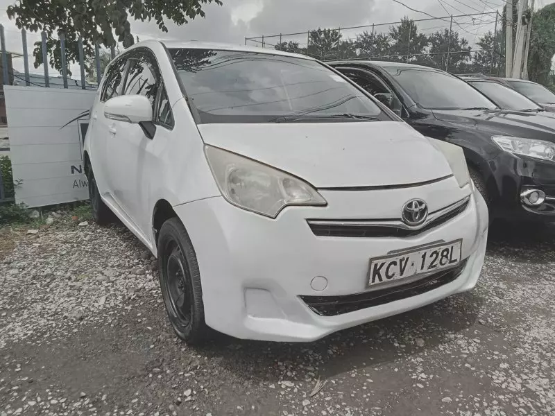 Toyota Ractis   - 2011