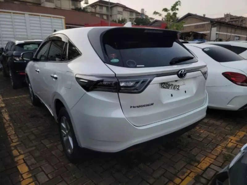 Toyota Harrier   - 2017