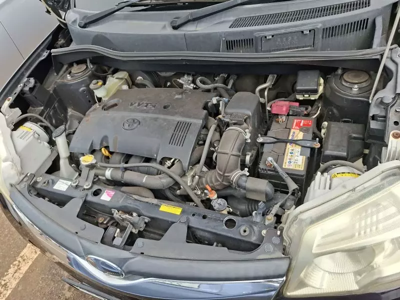 Toyota Sienta   - 2012