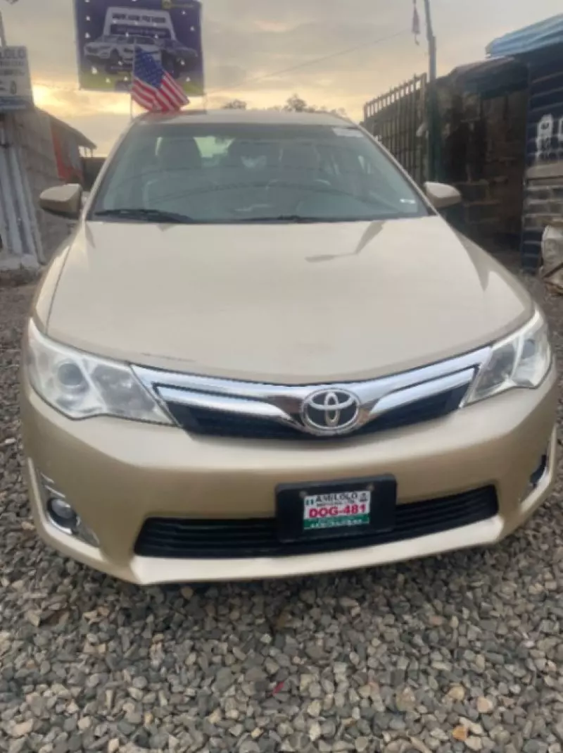 Toyota Camry - 2012