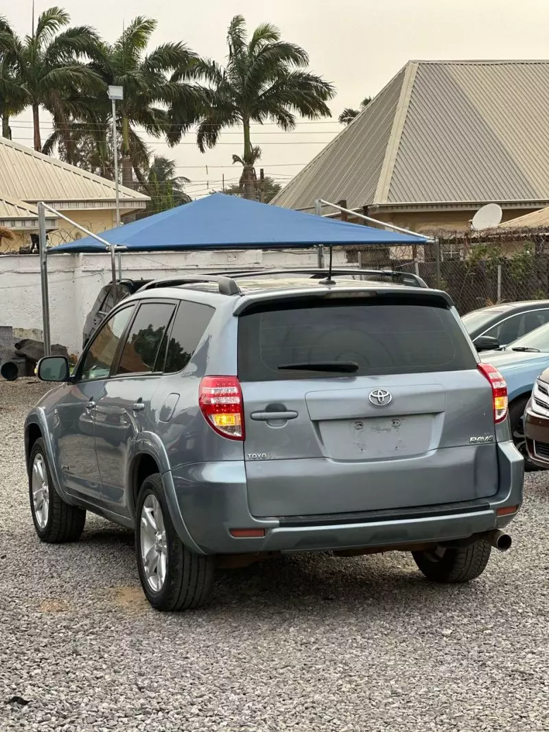 Toyota RAV 4   - 2009