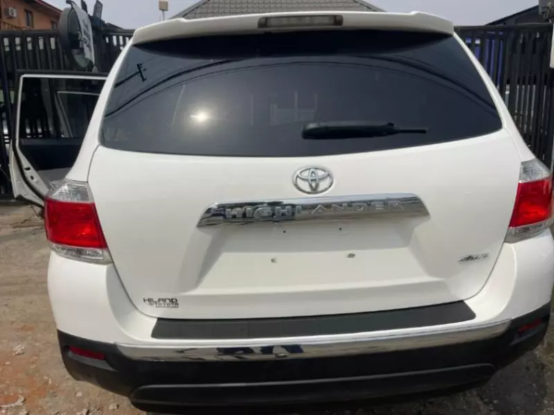 Toyota Highlander   - 2012