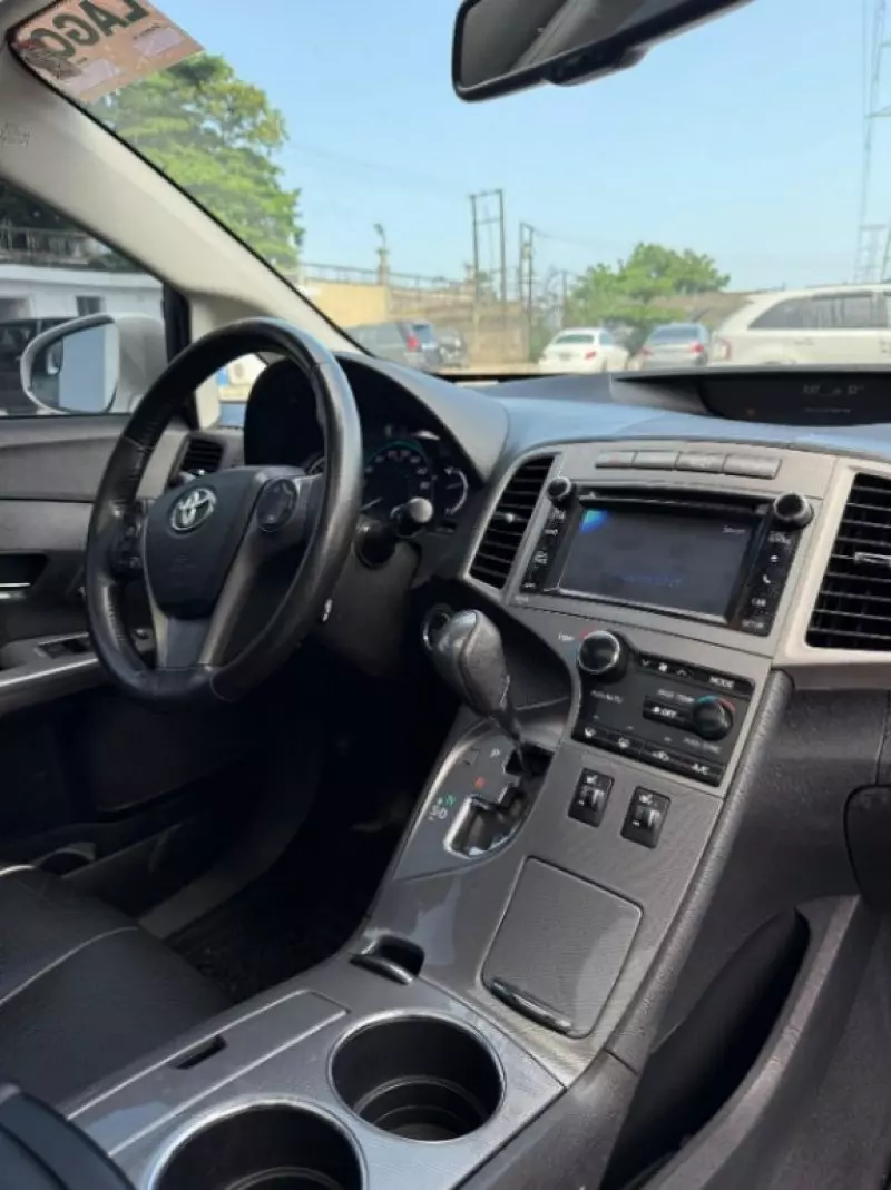 Toyota Venza   - 2012