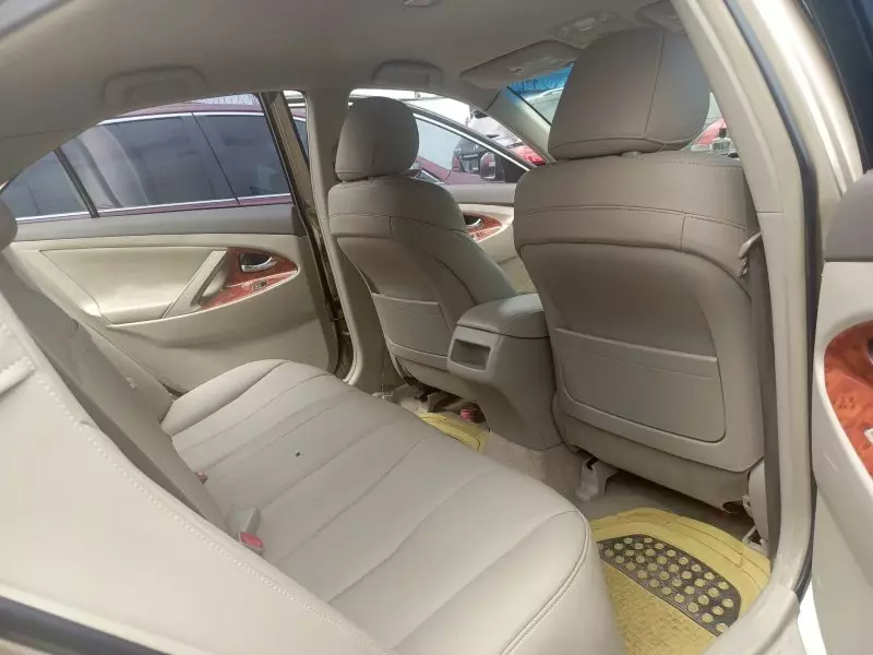 Toyota Camry   - 2011