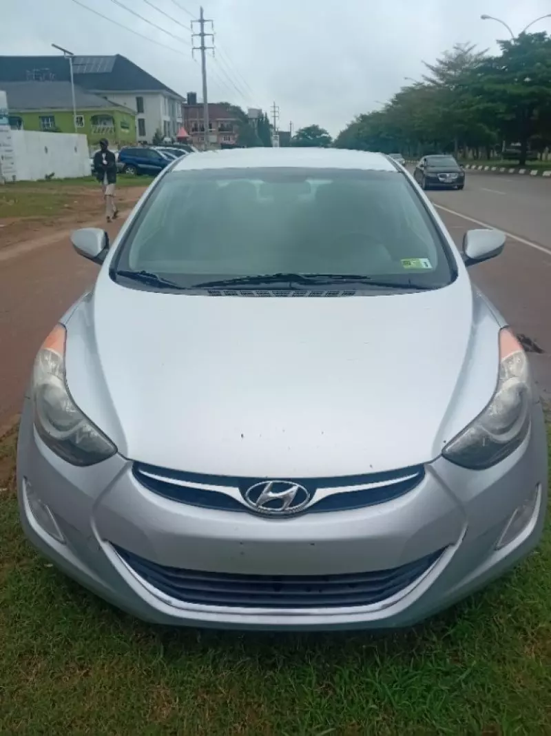 Hyundai Elantra   - 2013