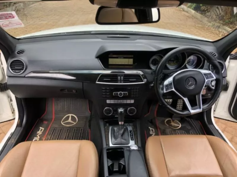 Mercedes-Benz C200   - 2010