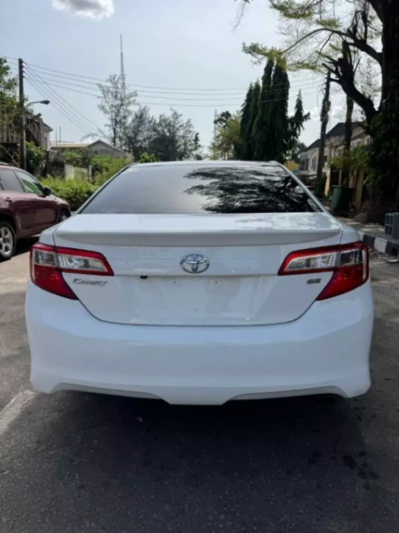 Toyota Camry   - 2013