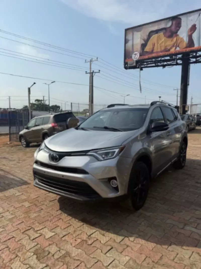 Toyota Rav4   - 2017