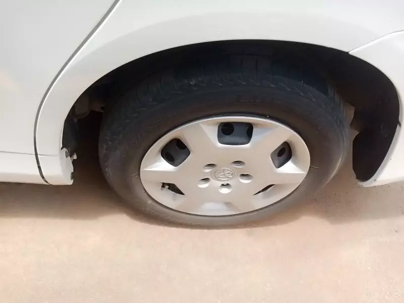 Toyota Noah   - 2012