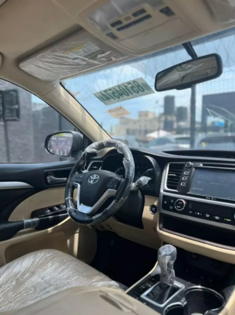 Toyota Highlander   - 2015