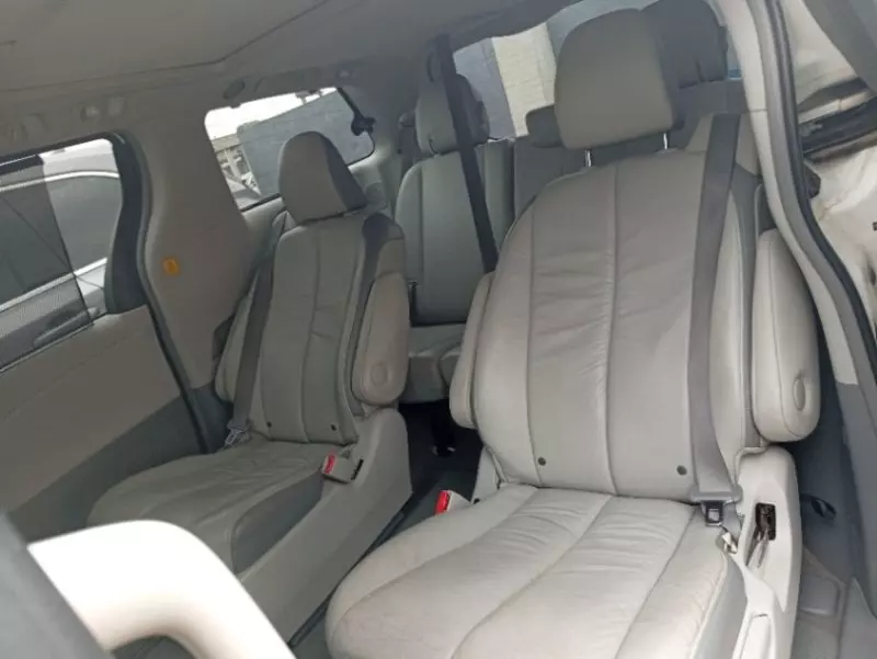 Toyota Sienna   - 2011