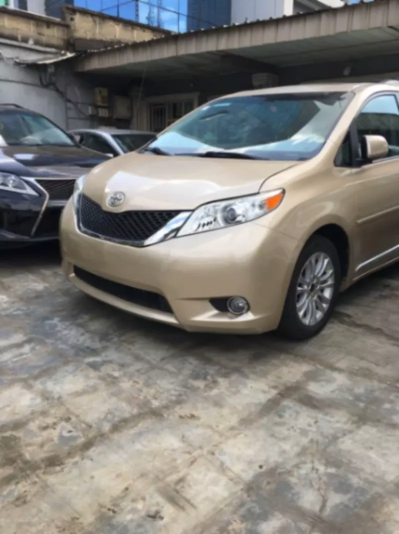 Toyota Sienna   - 2013