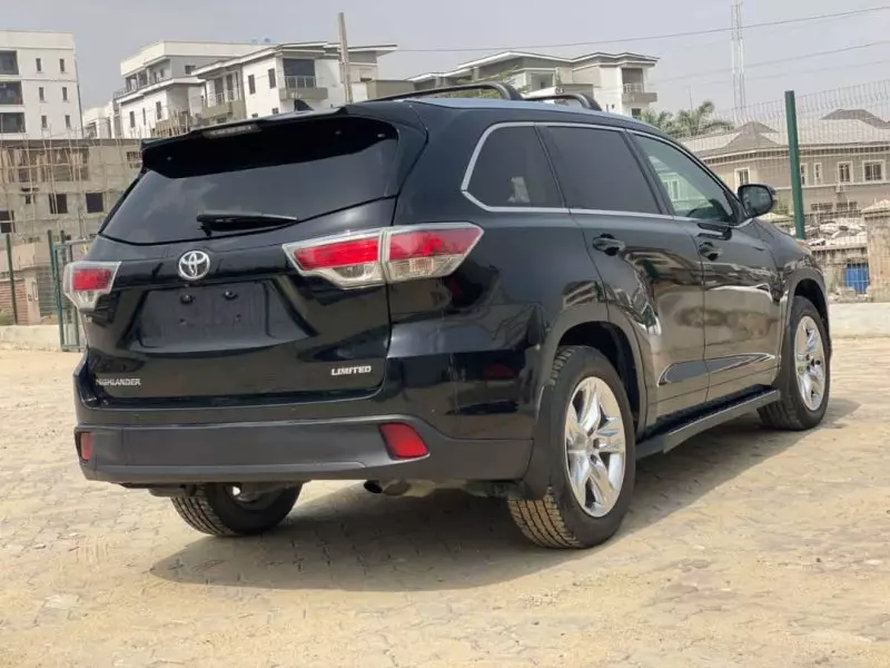 Toyota Highlander   - 2015
