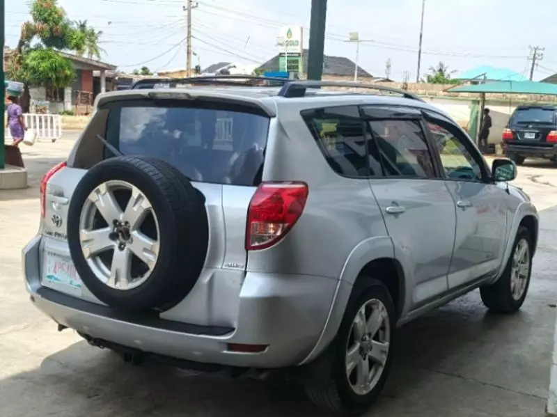 Toyota RAV4   - 2006