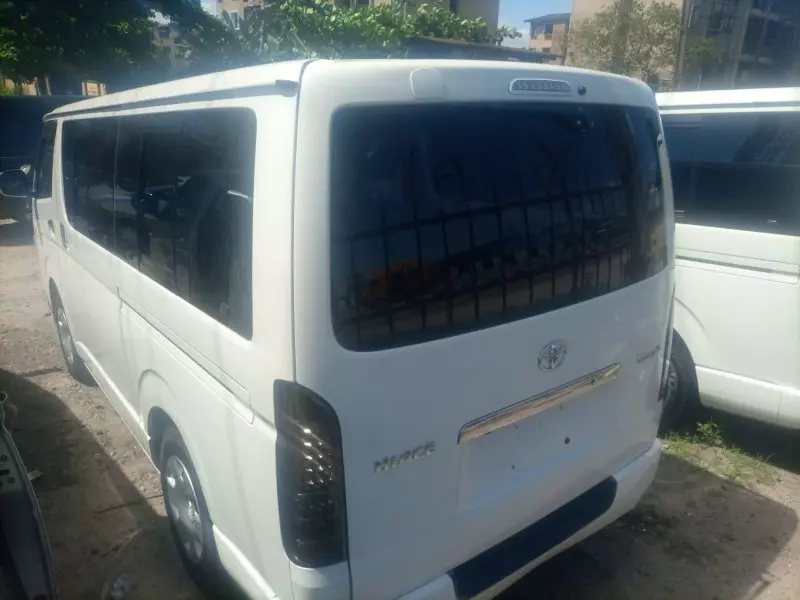 Toyota Hiace   - 2010