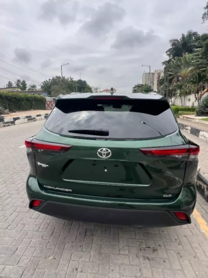 Toyota Highlander   -