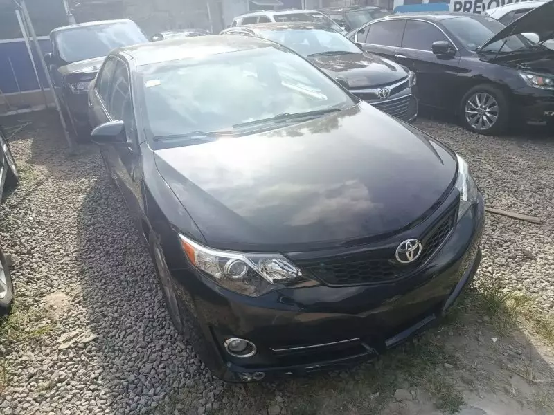 Toyota Camry   - 2012