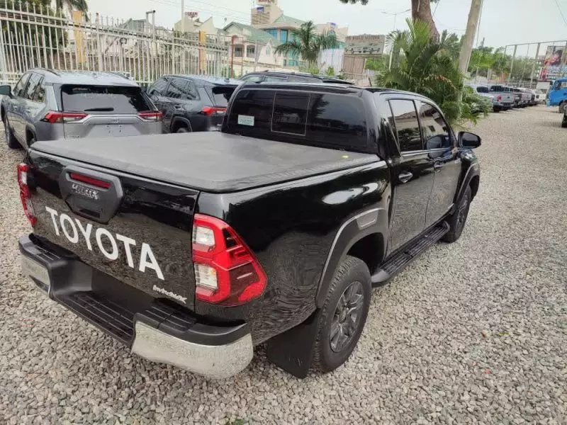 Toyota Hilux   - 2020