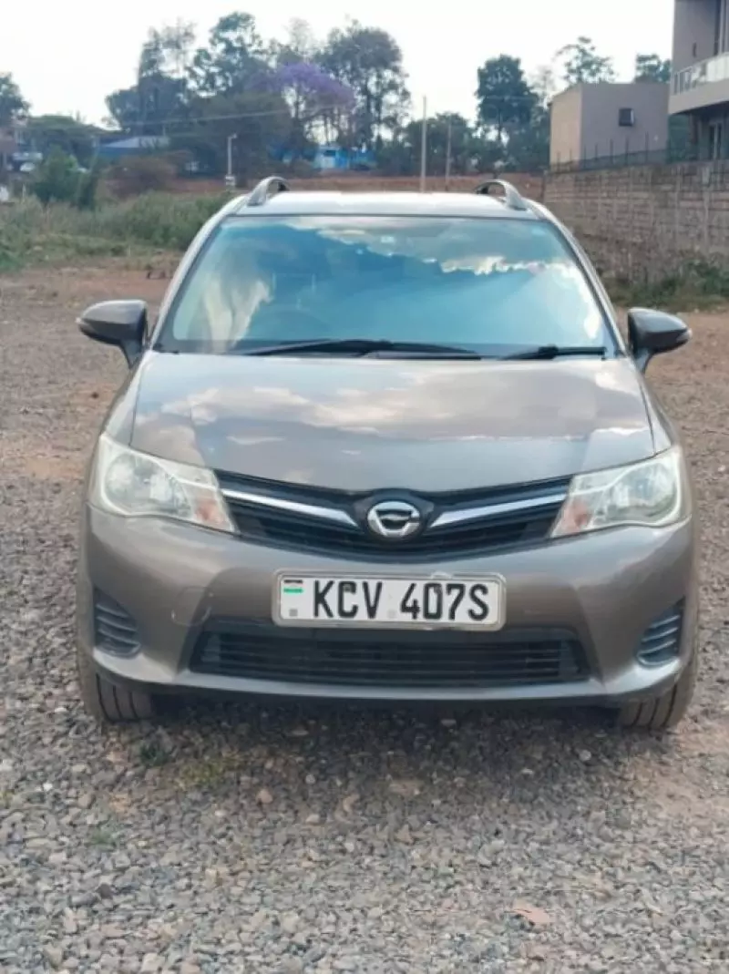 Toyota Fielder    - 2012