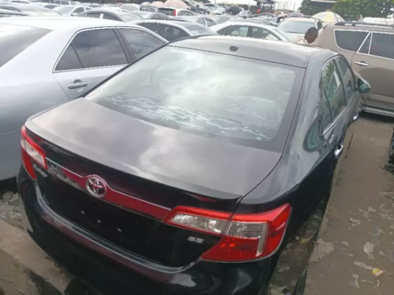 Toyota camry   - 2012