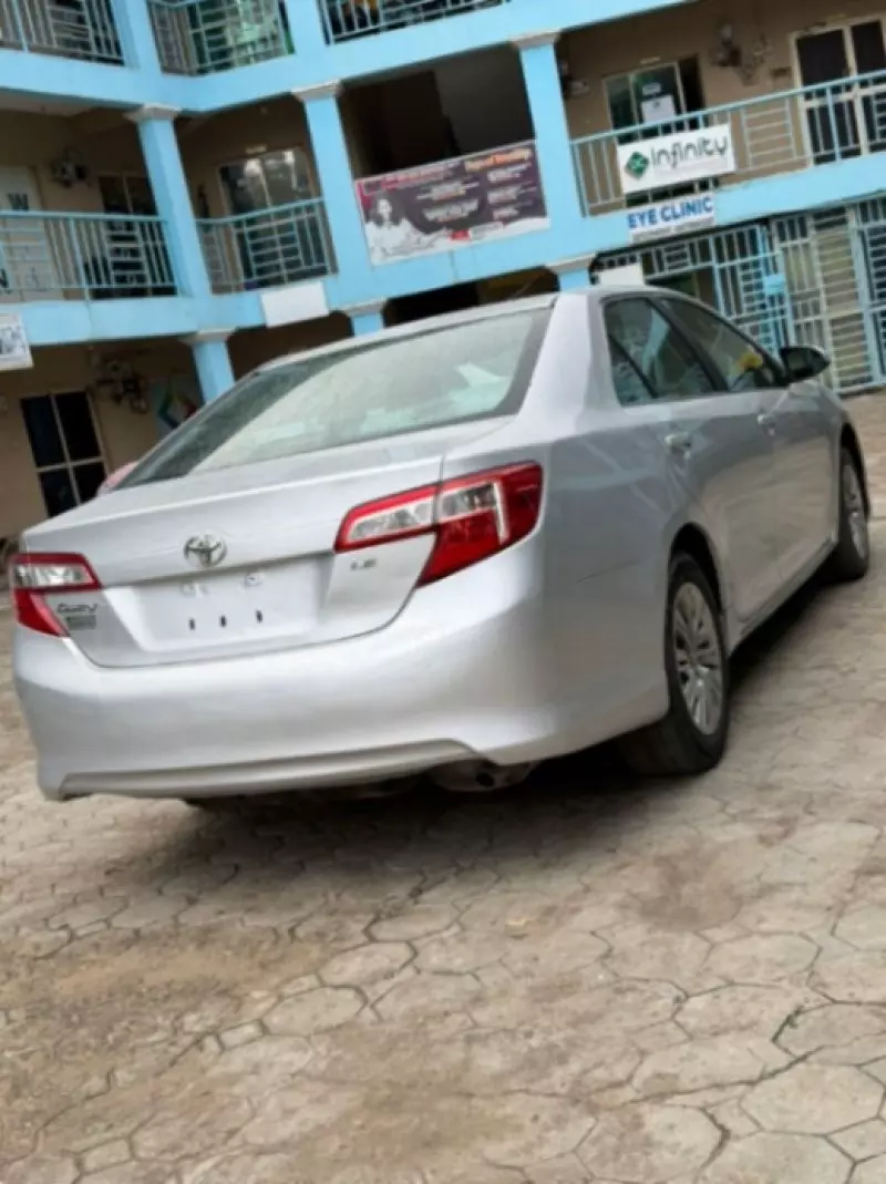 Toyota Camry   - 2013