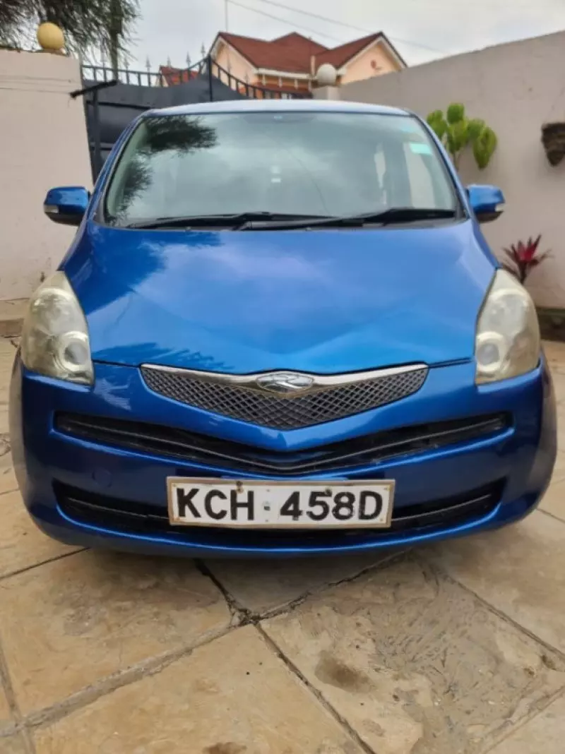 Toyota Ractis   - 2010