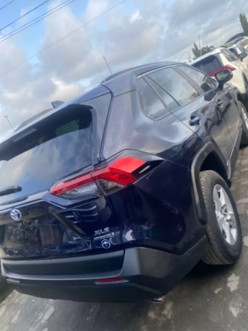 Toyota RAV 4   - 2021