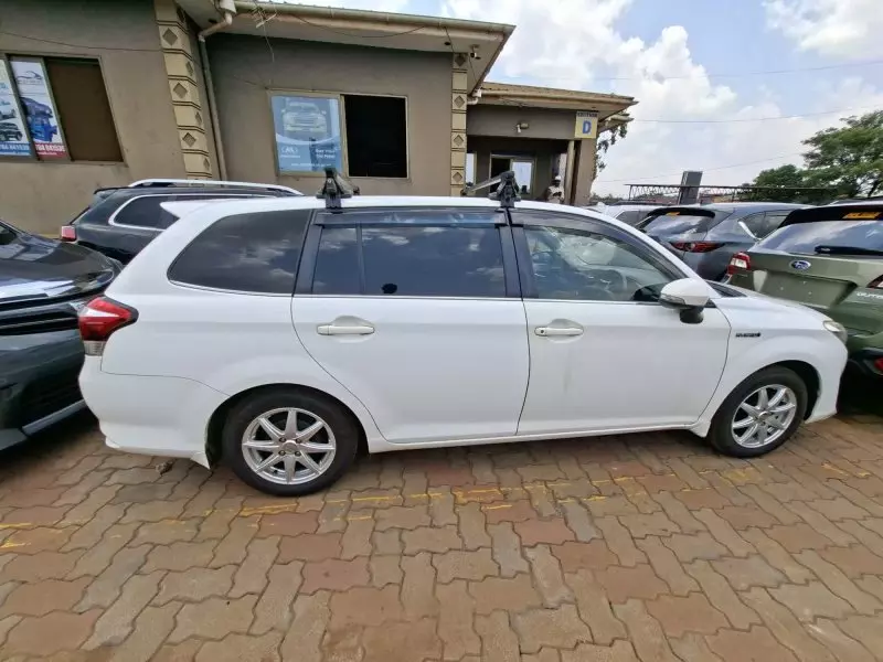 Toyota Fielder hybrid - 2017
