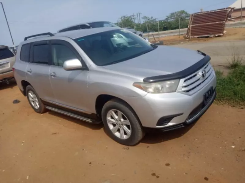 Toyota Highlander   - 2013