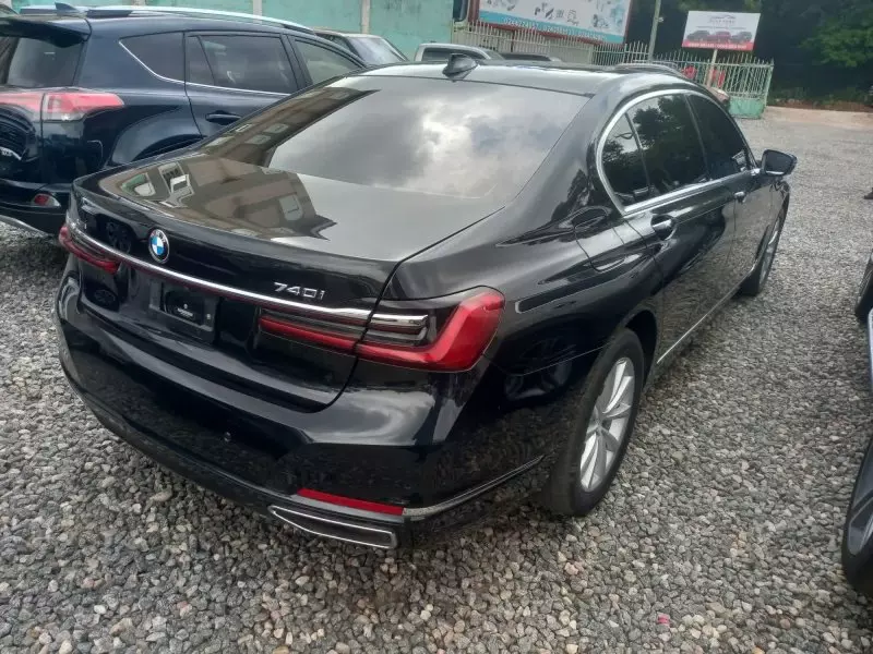 BMW 740   - 2020
