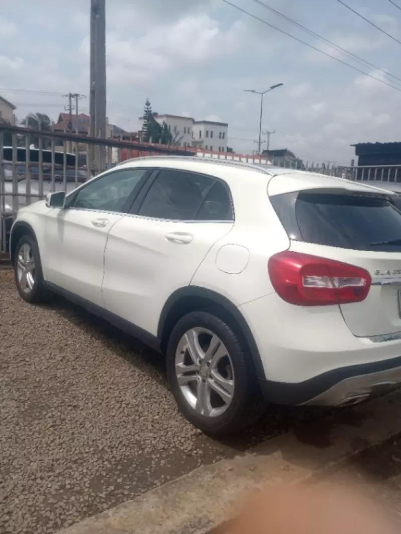 Mercedes-Benz Gla-class   - 2015