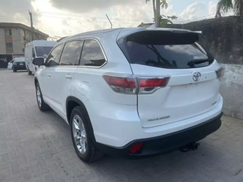 Toyota Highlander   - 2015
