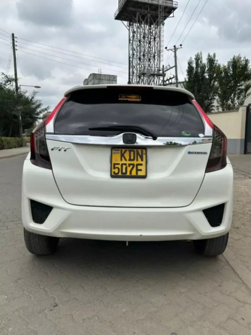 Honda Fit Hybrid    - 2016