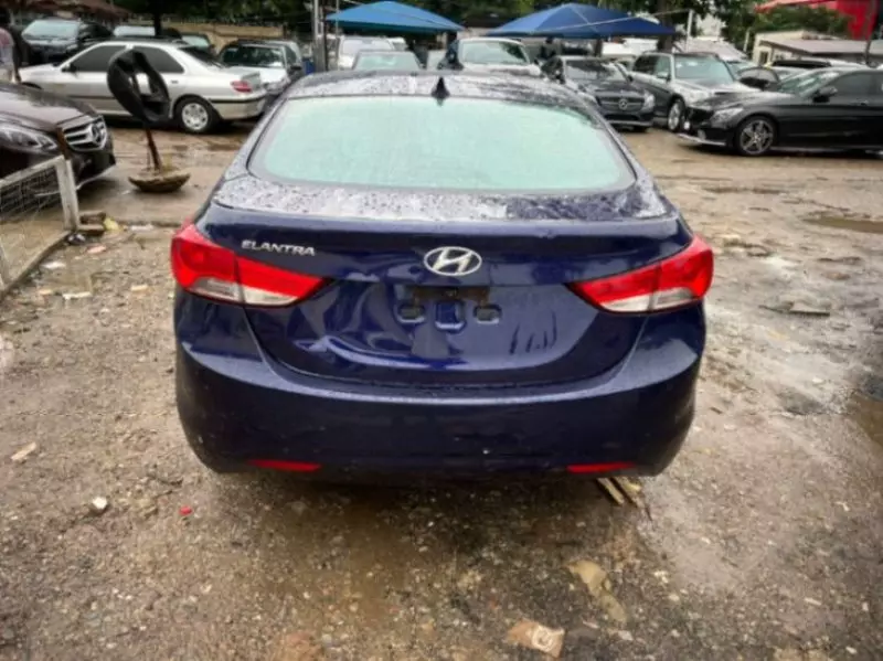Hyundai Elantra   - 2013
