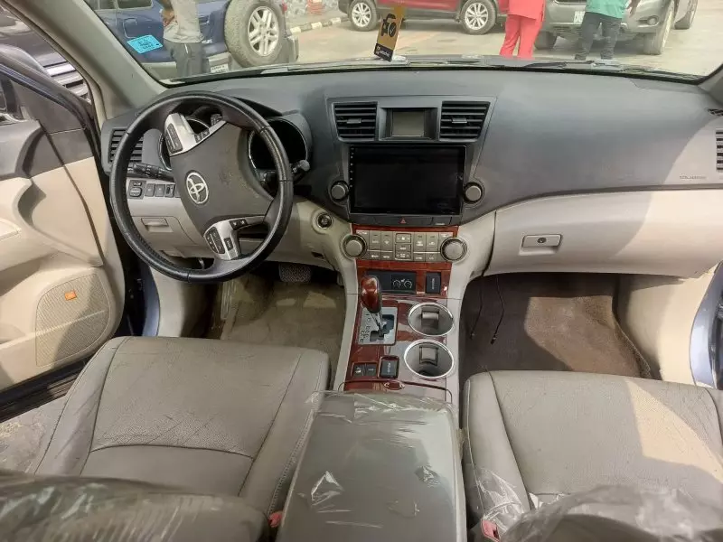 Toyota Highlander   - 2013