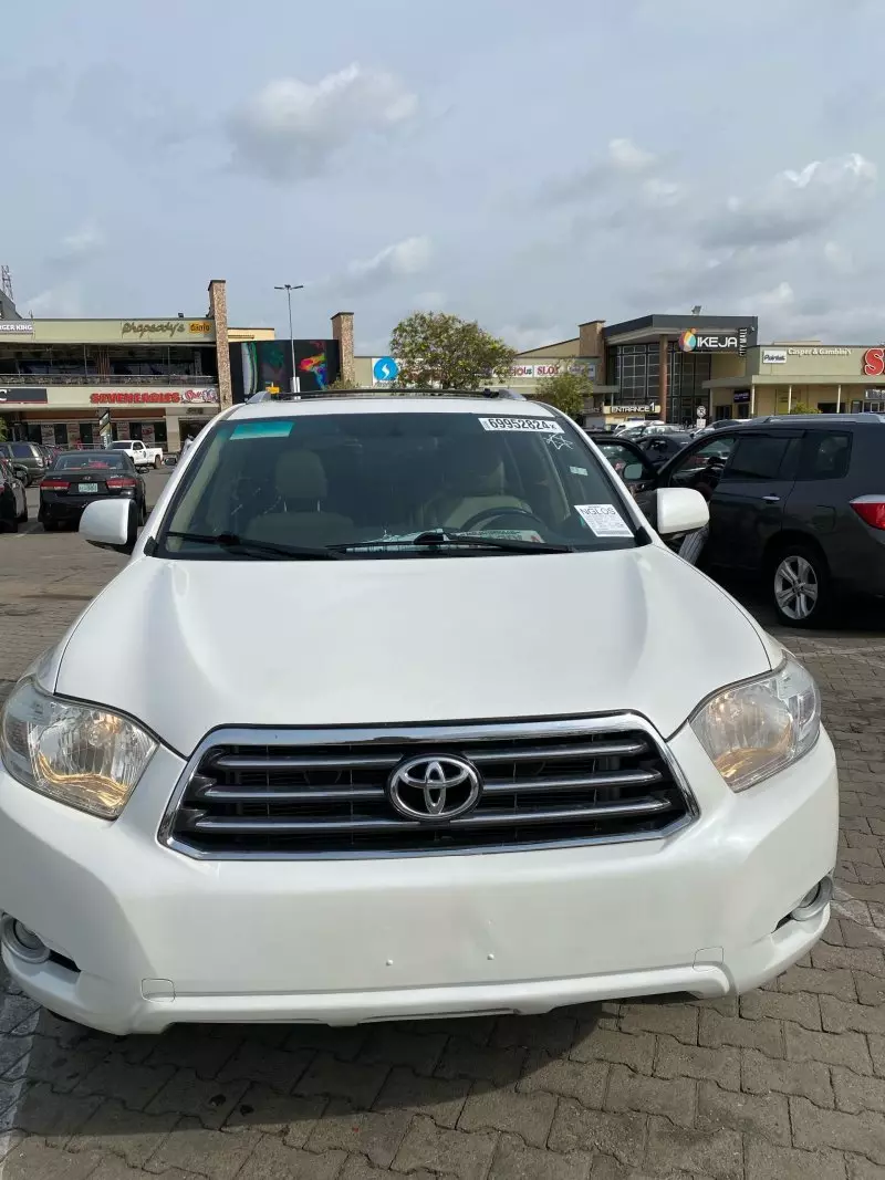 Toyota Highlander   - 2010