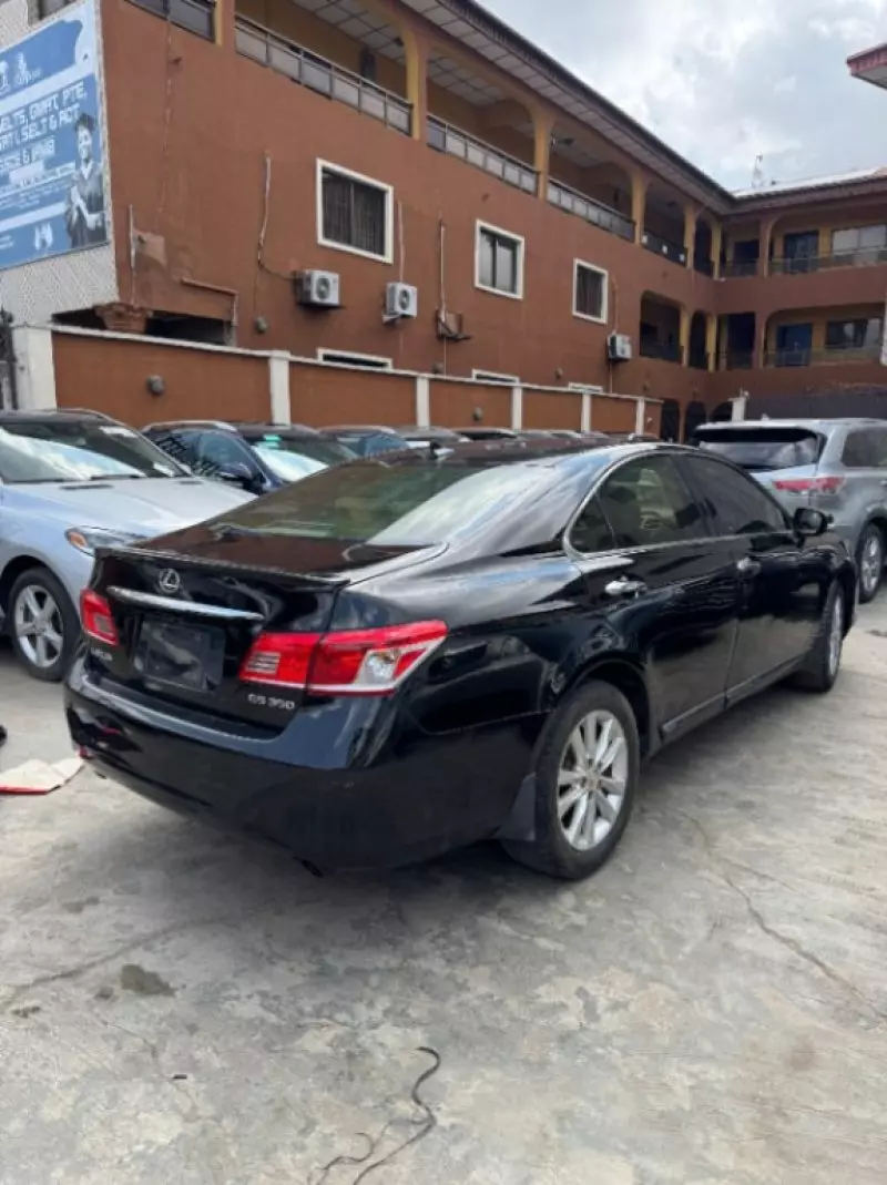 Lexus ES 350   - 2010