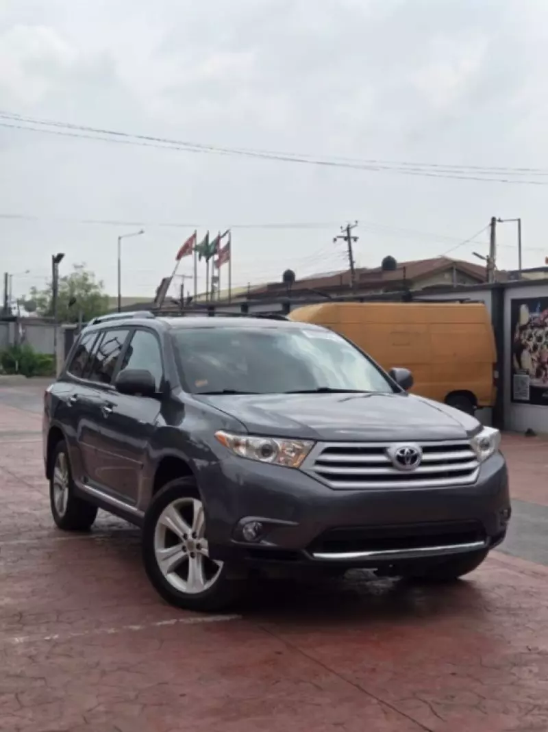 Toyota Highlander   - 2014