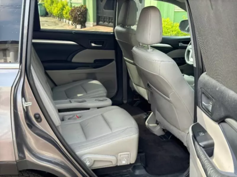 Toyota Highlander   - 2015