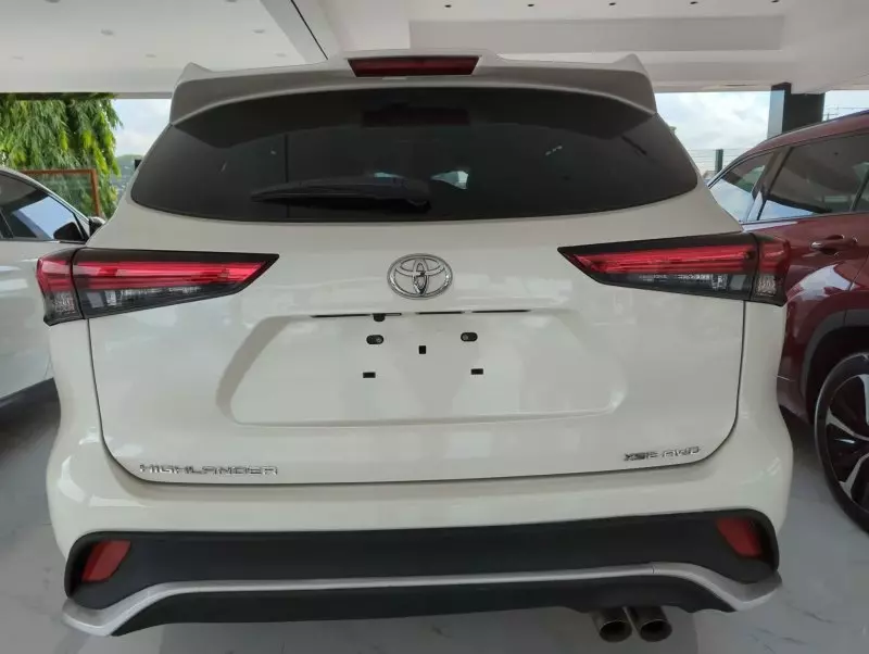 Toyota Highlander   - 2021