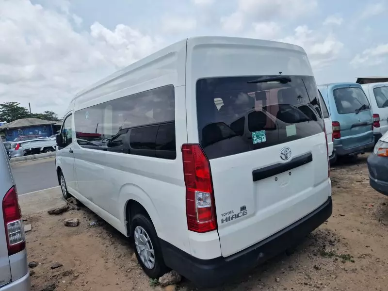 Toyota Hiace   - 2019