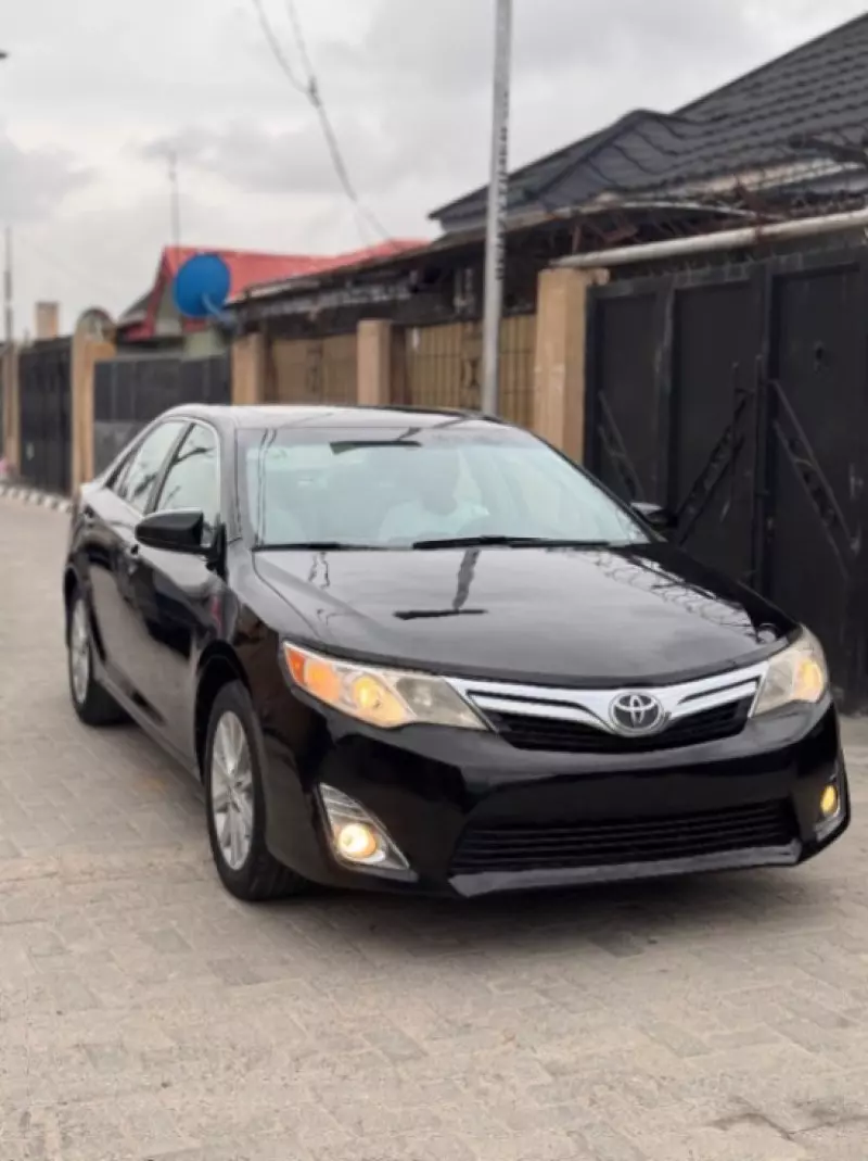 Toyota camry   - 2012