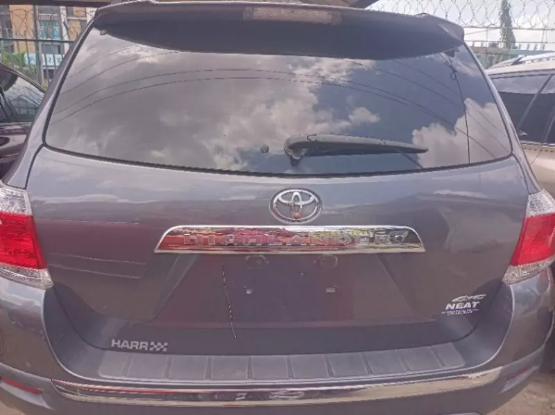 Toyota Highlander   - 2013