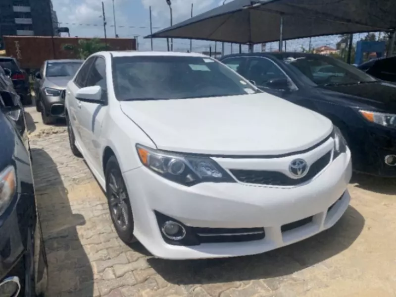 Toyota Camry   - 2013
